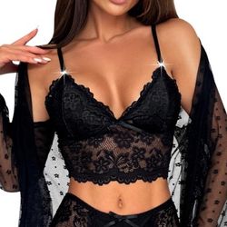 “Lace Bra & 5 Lace Panties”
