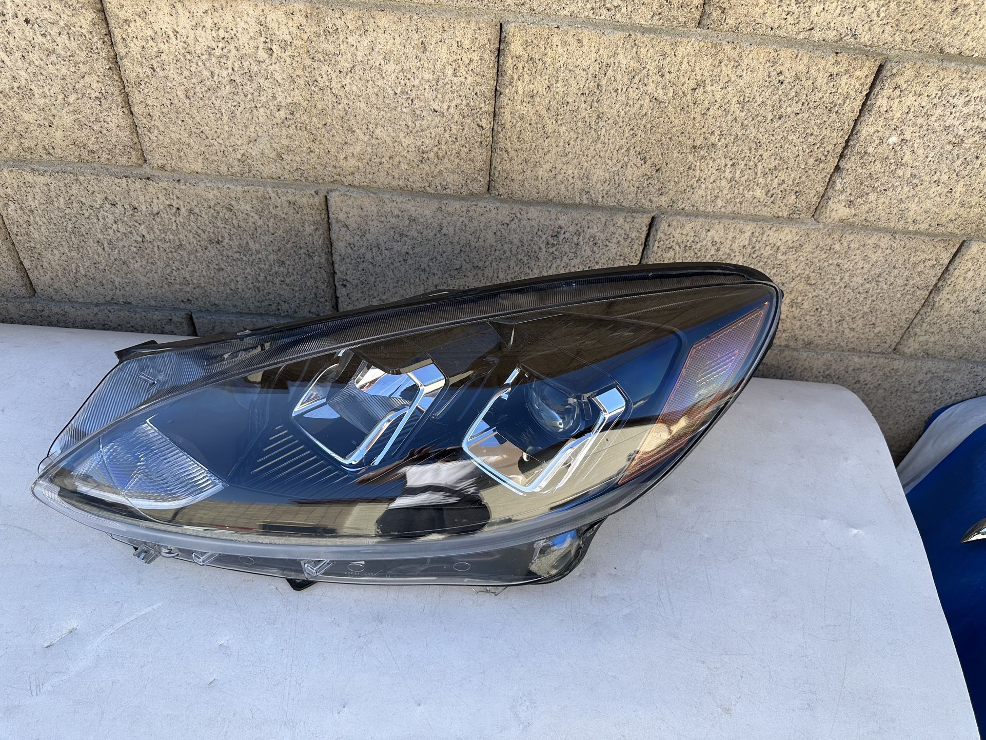 Ford Escape Headlight 2020-2023, Ford Escape Headlamp, OEM ORIGINAL FORD PART, driver side Headlight
