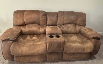 Dual Power Reclining Loveseat with Console & 2 Cup Holders