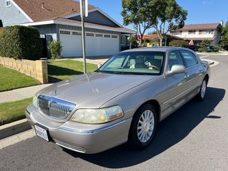 2005 Lincoln Town Car