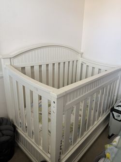 Sturdy Crib W/ Bedding