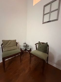 side table and chairs