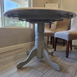 Hand-Painted Farmhouse Round Pedestal Dining Table