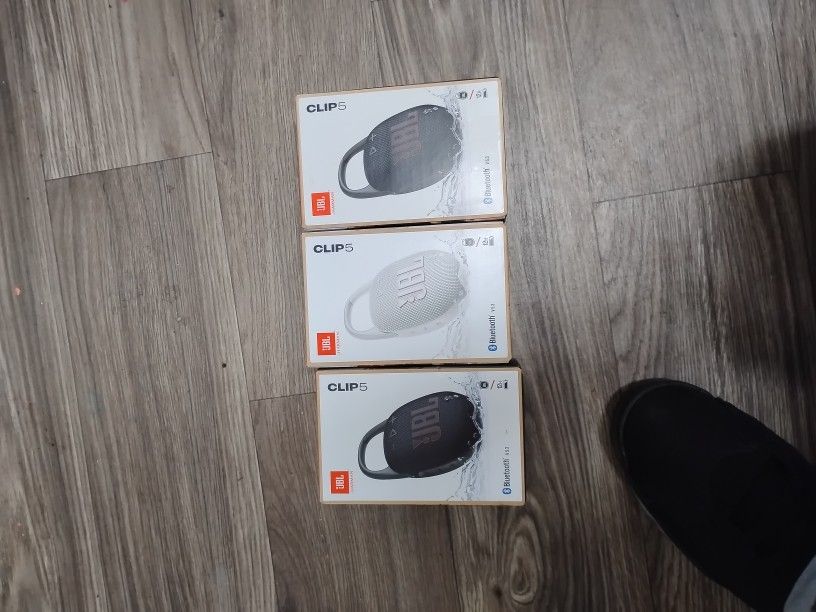 JBL Clips 5's