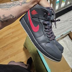 Jordan 1 Mid Size 12
