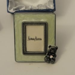 Neiman Marcus Mini Clip/ Stand