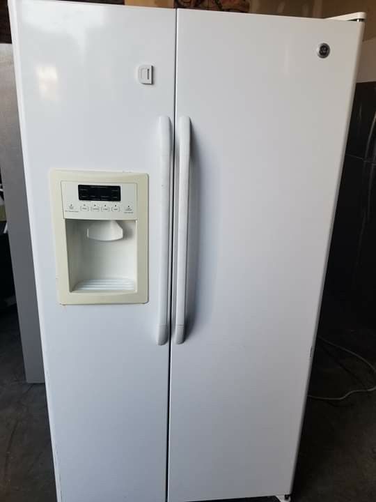 GE white side by side refrigerator 36wide 70tall