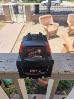 Milwaukee 6.0 AH M18 High Output Red Lithium Battery w/ charger