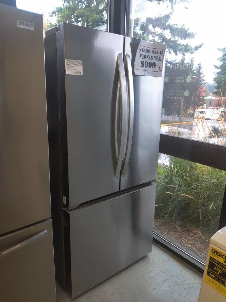 New
33 in. W. 21 cu.ft. SMART Counter Depth MAX French Door Refrigerator with Ice Maker in PrintP