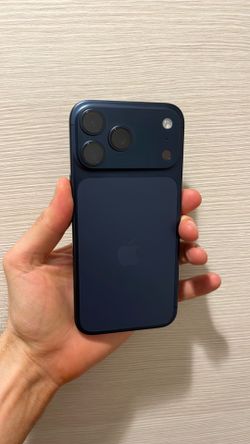 Apple iPhone 17 pro max new at&t or cricket or some Mexico carriers 256gb new 1 check cycle count wasn’t used blue