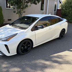 2021 Toyota Prius XLE 