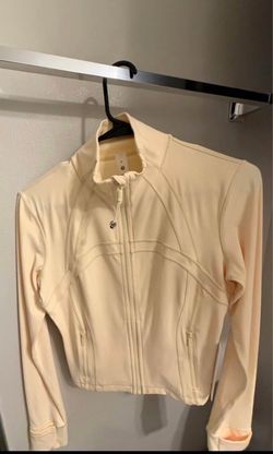 Lululemon Cropped  Define Jacket butter yellow size 8 NWT