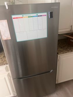 Insignia™ - 30 in. Wide 18.6 Cu. Ft. Bottom Freezer
