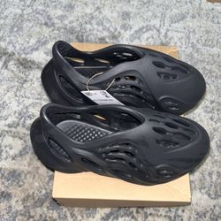 Adidas Yeezy foam Runner “onyx” In Size 7men