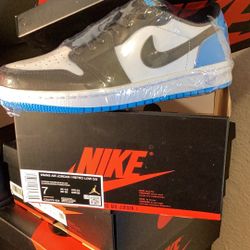 Women Air Jordan 1 Retro Low Powder Blue UNC  Size 7