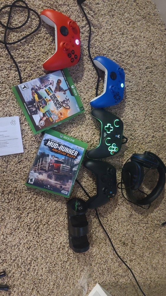 X Box Series X With 4 Wireless Controllers + Headphones +2 Games