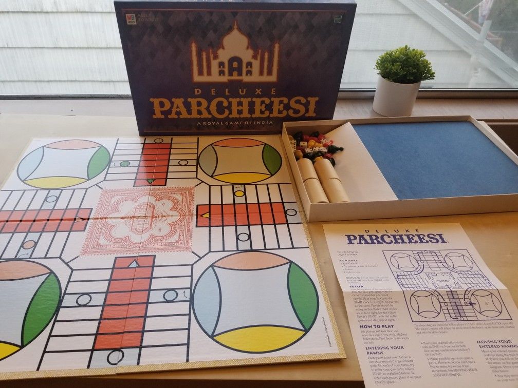 Vintage Parcheesi Game Set - Excellent Condition