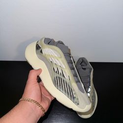 Yeezy 700 V3