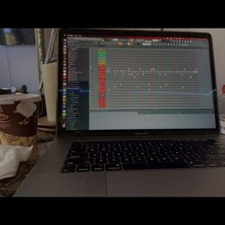 2017 MacBook Pro 15’  Touchbar 1TB 