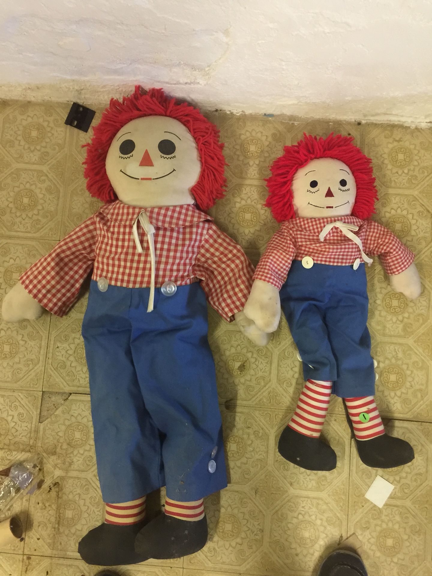 Raggedy Ann and Andy dolls