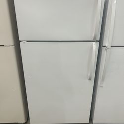 White 18 Cubic Foot Refrigerator 