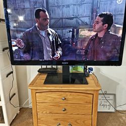 Wooden nightstand / side cabinet With 2 Drawers 