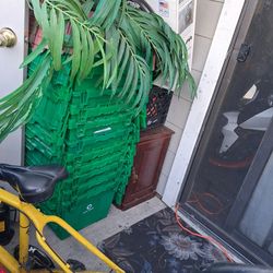 Totes and bins