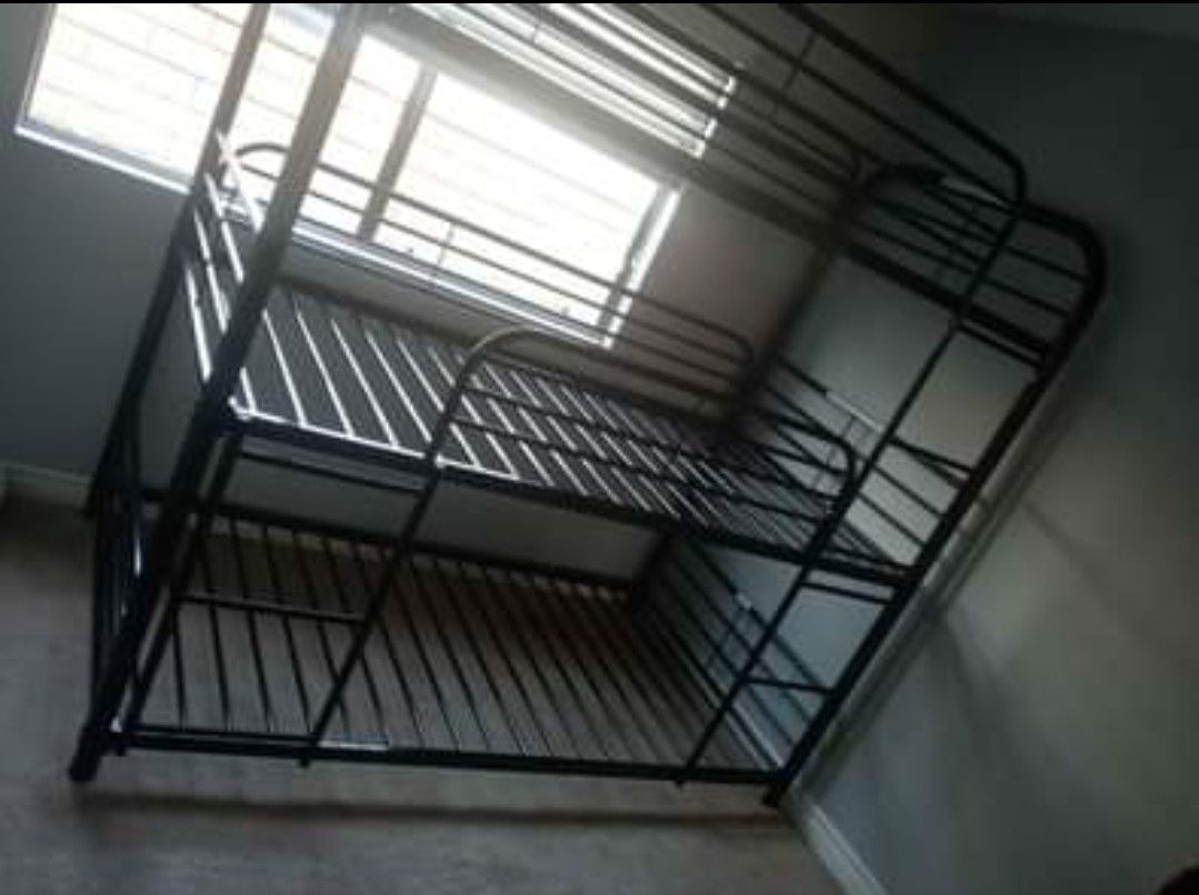 Triple Twin BunkBed (w/mattress:$905)