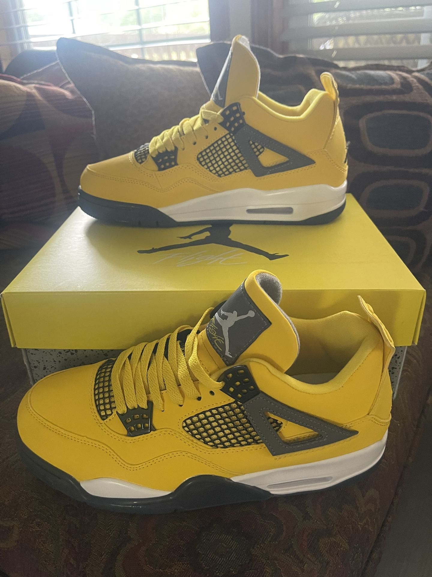Jordan 4 Retro Lightning