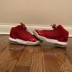 Jordan Max Aura GS Gym Red Size 5 Used