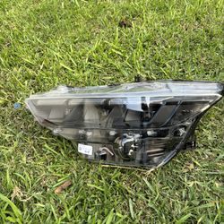 Ford Mustang 2024 OEM Headlight Driver Side/ Lado del chofer