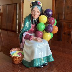 Royal Doulton 8 Inch Figurine The Old Balloons Seller Number 1315 Marked