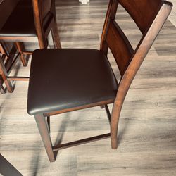 Kitchen table W/ 4 chairs 