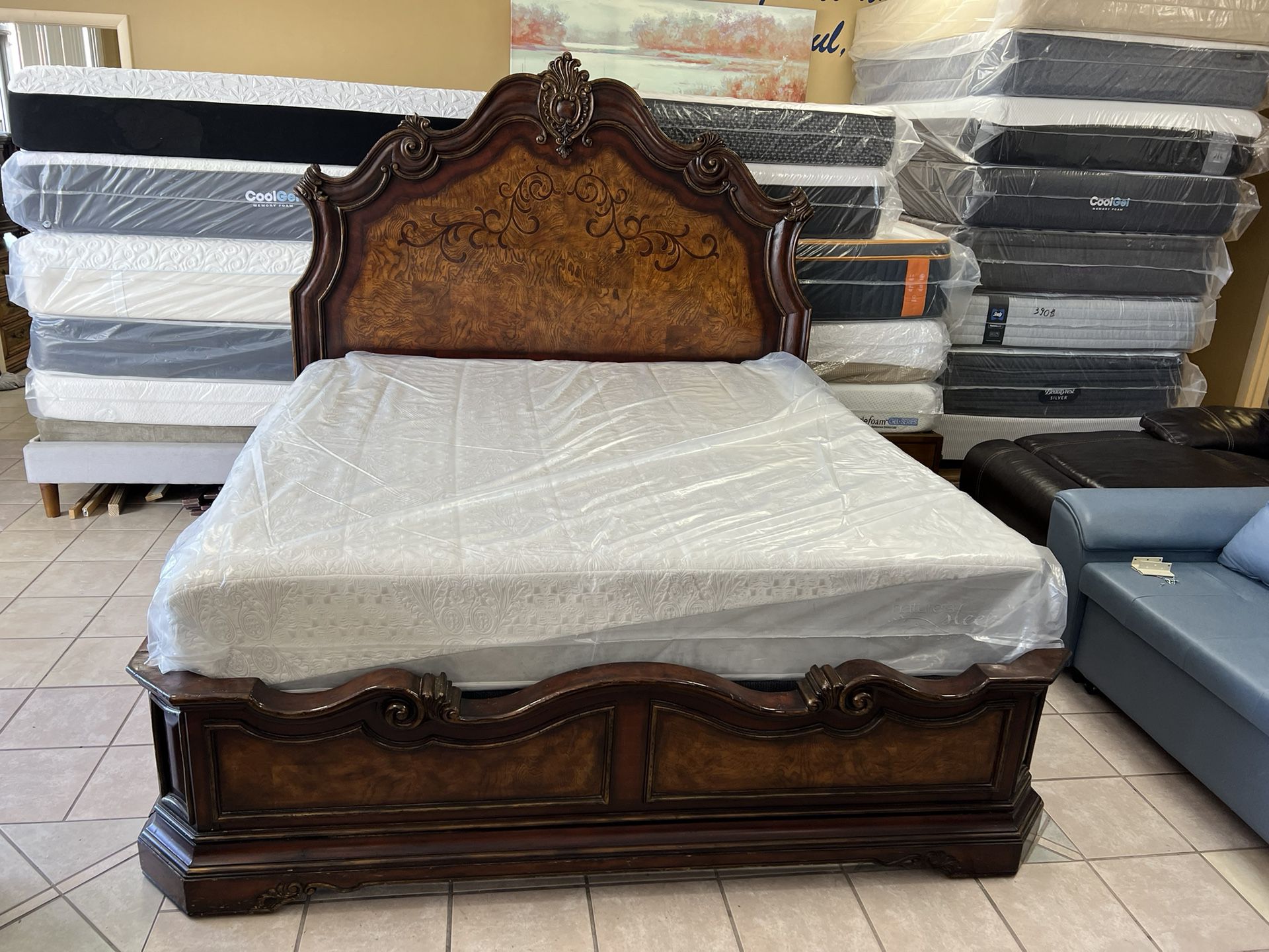 King Size Bed Mattress, And Boxspring Included🚚🚚 Free Delivery🚚🚚