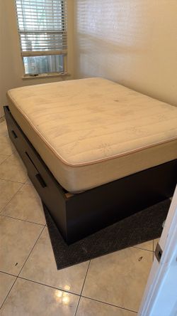 Queen bed and bed set with drawers