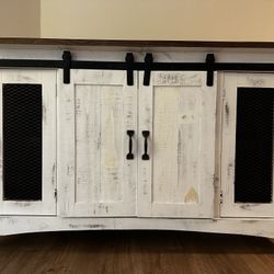 Media Console 