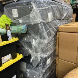 COMPLETE BED SET Twin Mattress, Box Springs, And Frame