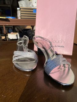 Silver Shoes ~ Size 8 1/2 ~ The Touch Of Nina
