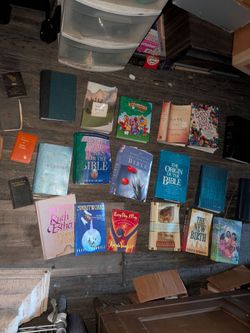 BIBLE COLLECTION & RELIGIOUS BOOK BUNDLE
