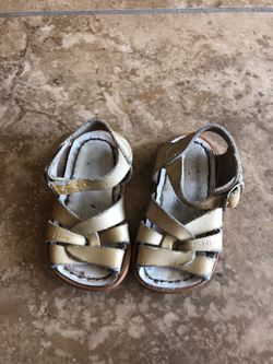 Toddler Saltwater Sandals Size 4 in Gold
