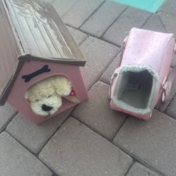 Doll Dog House And Accessories 