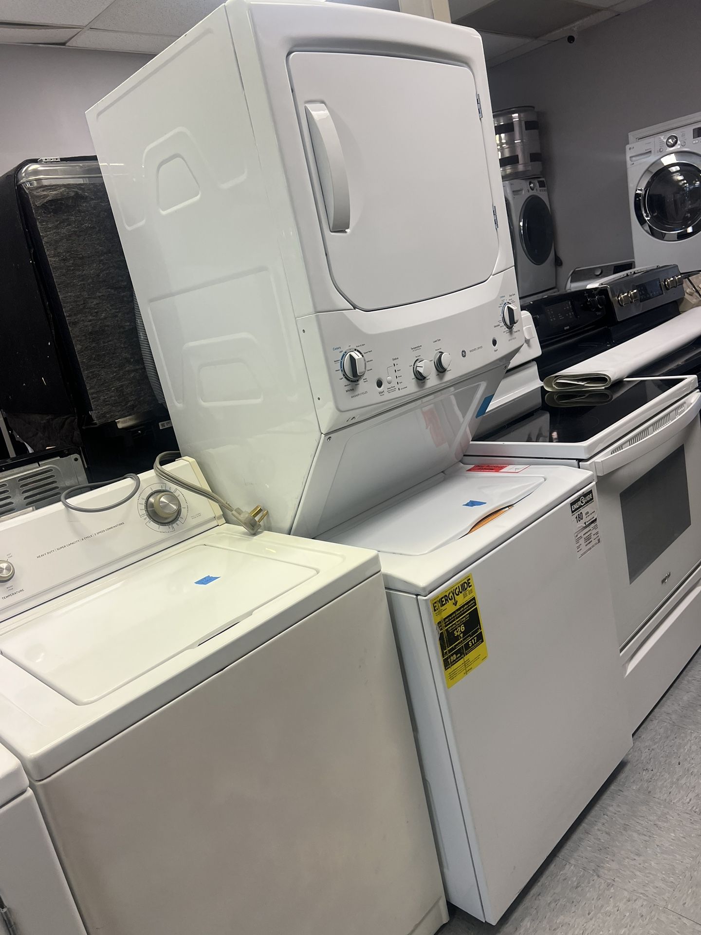 GE - 3.8 Cu. Ft. Top Load Washer and 5.9 Cu. Ft. GAS Dryer Laundry Center - White