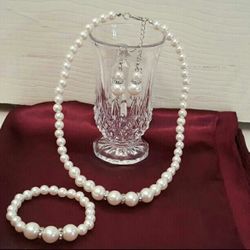 Necklace, Bracelet And Earrings Set