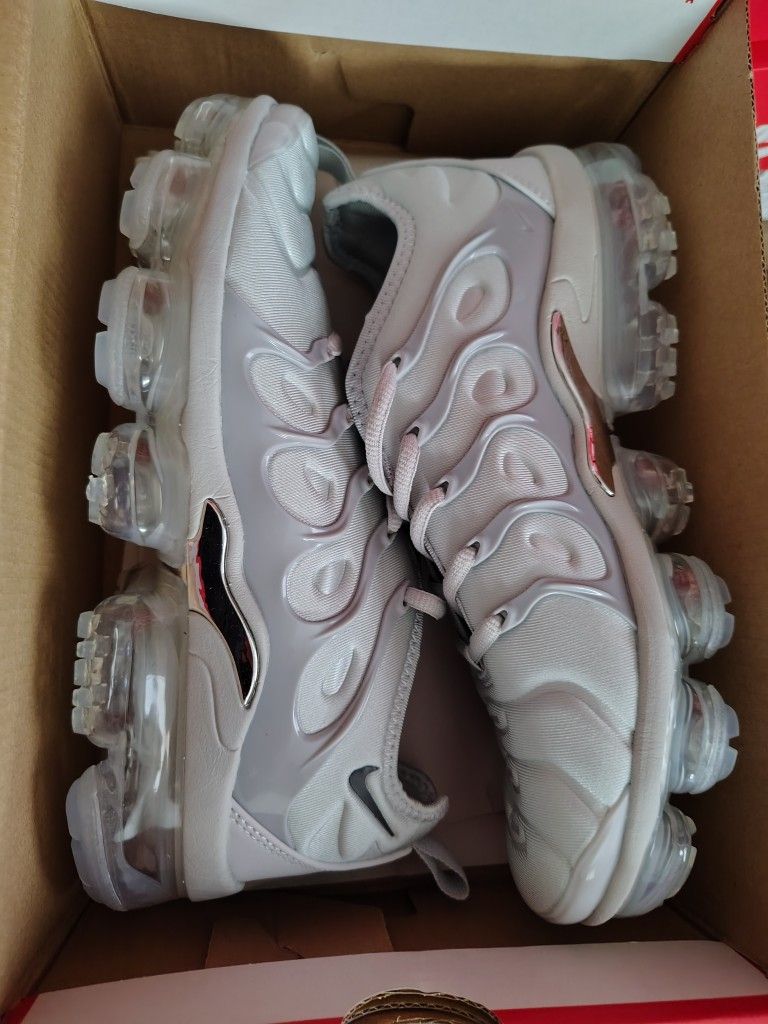 Nike Vapormax Men's 9.5 / Grey / Brand New