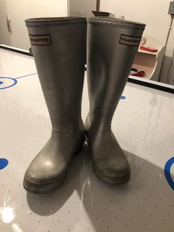 Kids size 4 gray hunter rain boots