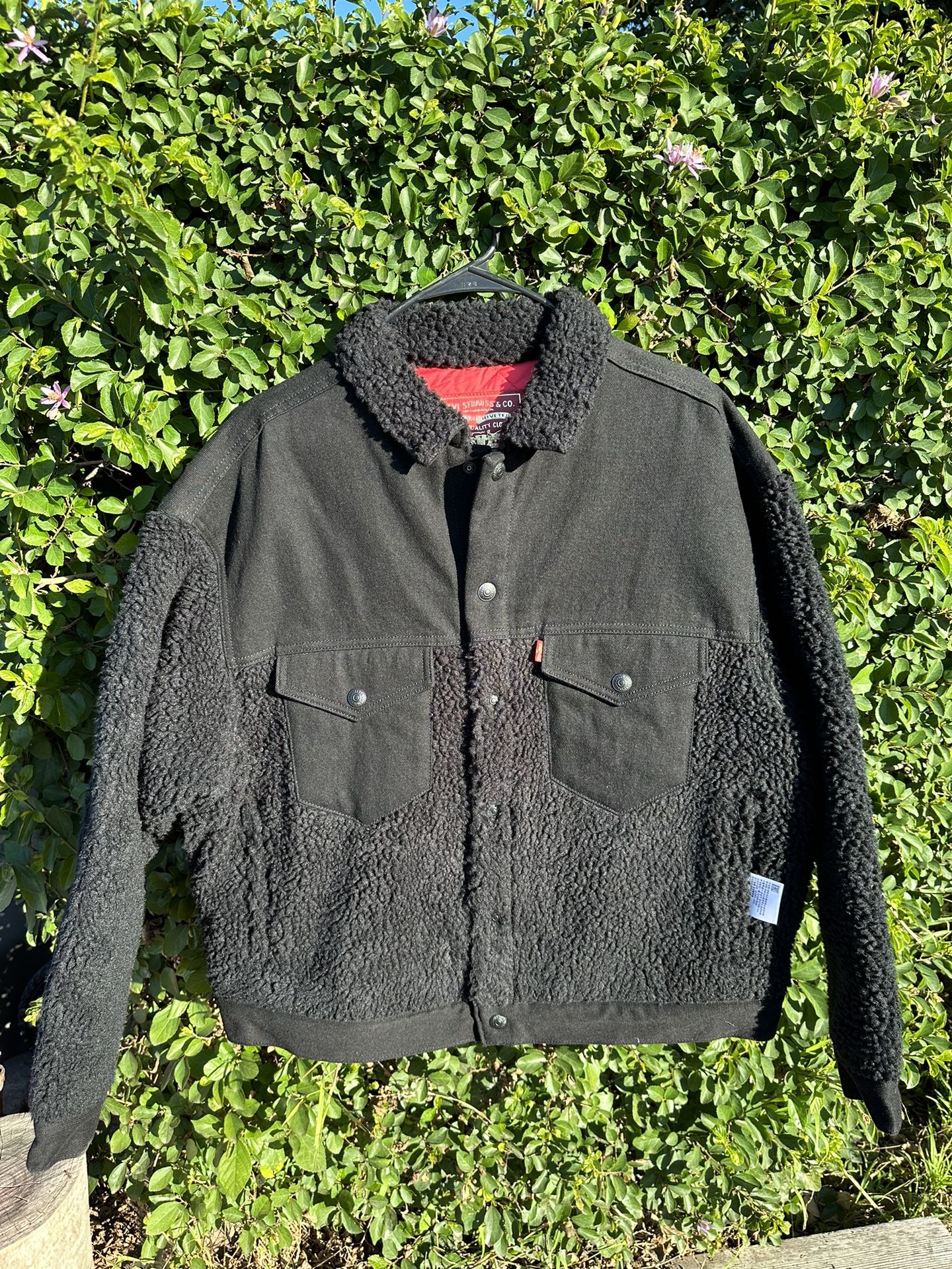 Size Medium NEW Mens Levi’s Limited Edition Reversible