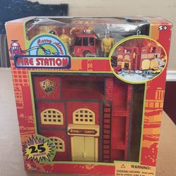 Toy Major Carry Along Fire Station Toy Set Over 25 Pieces Brand New