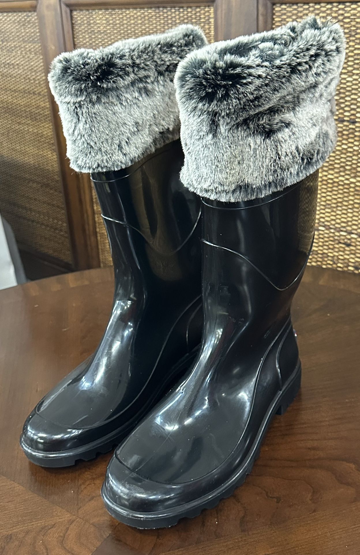 TOMMY HILFIGER Matty Black Tall Rubber Rain Winter Boots Faux Fur Cuffs Size 9