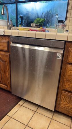 LG dishwasher good condition 5 more year warranty