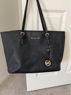 Micheal Kors purse